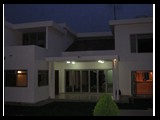Fachada-intena-jardin