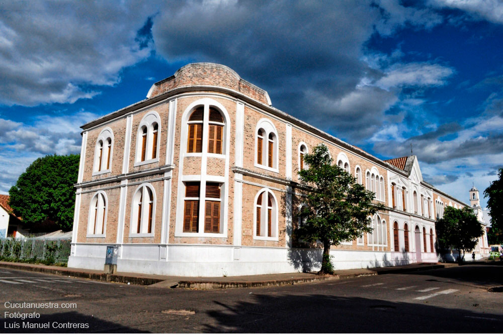 Biblioteca Julio Pérez Ferrero
